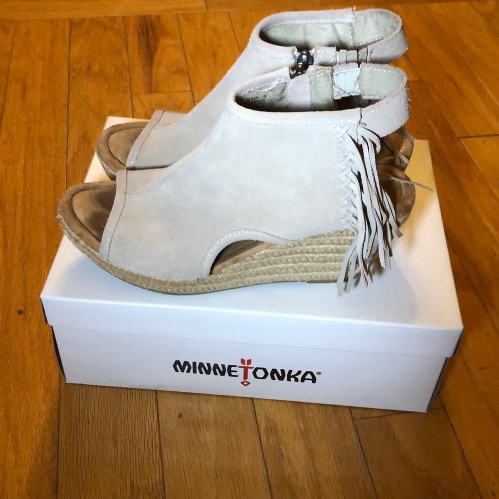 Minnetonka Blaire Fringe Zip Wedges